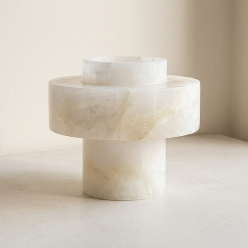 Alvenna White Onyx Vase Low Pedestal – Ø18 × H15 CM Caelvorne