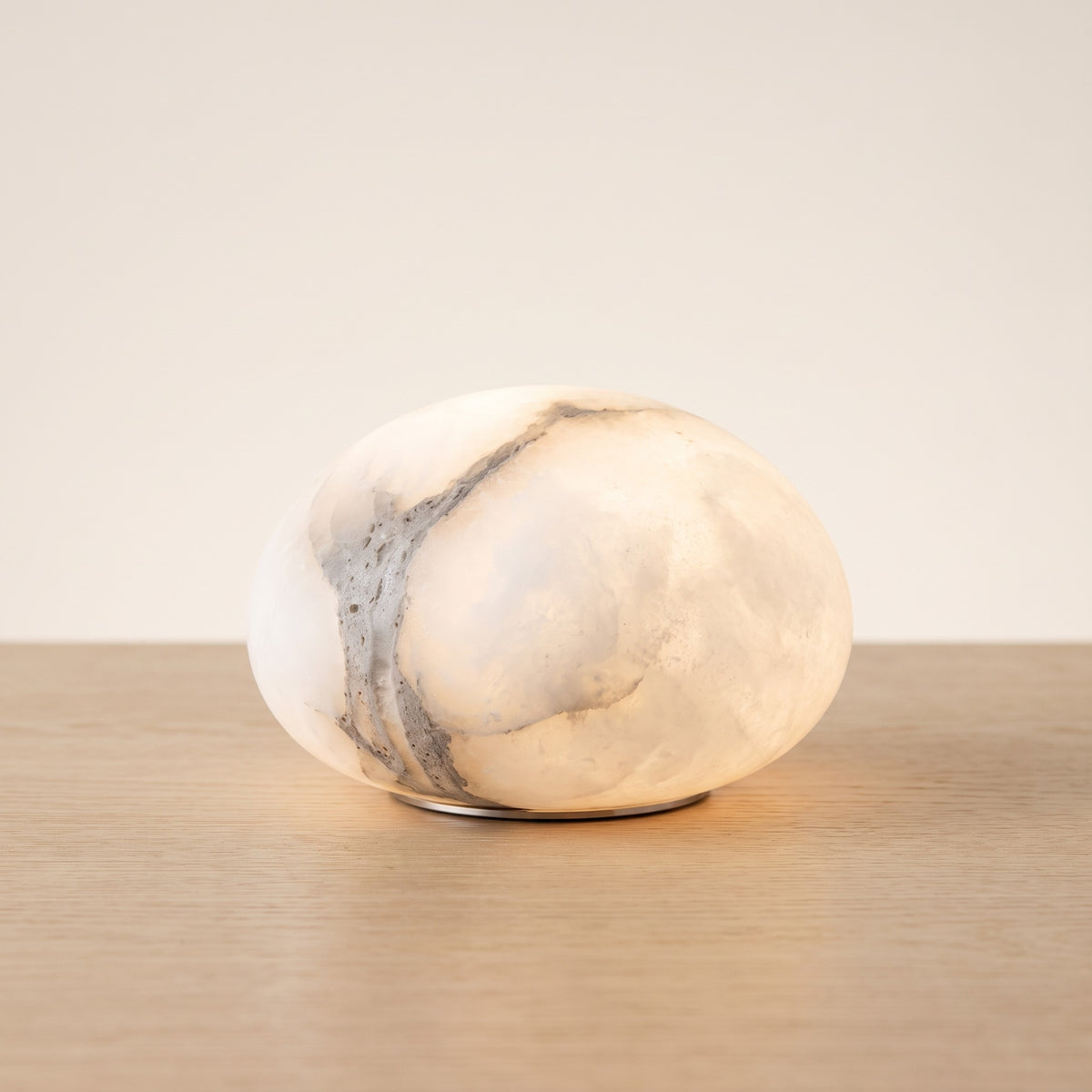 Calmora low alabaster pebble lamp with grey veining