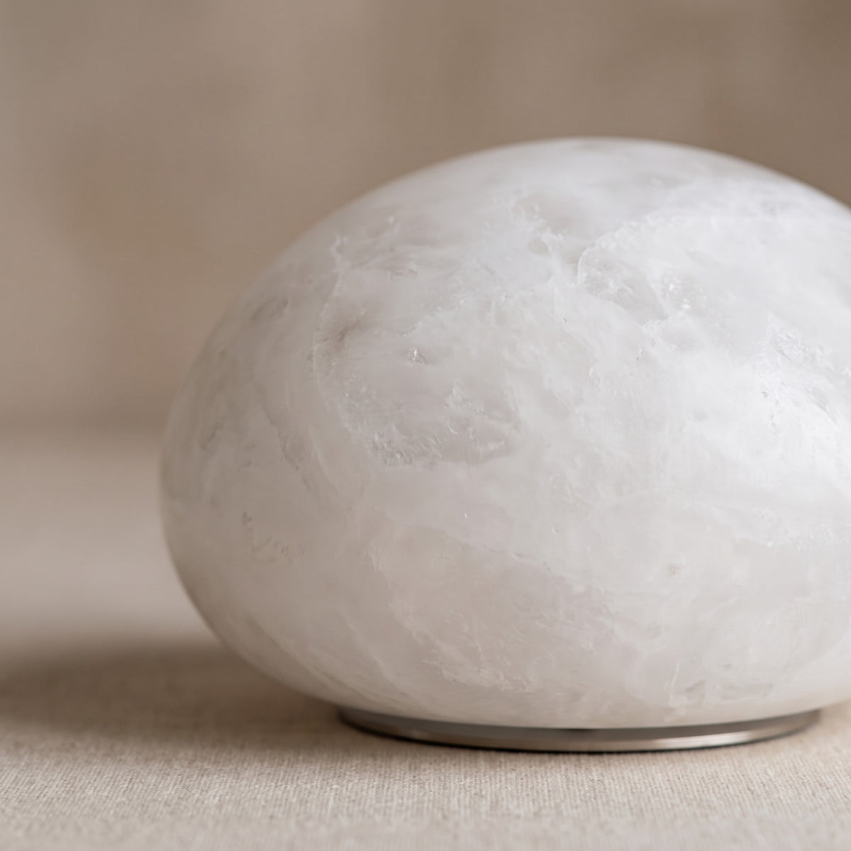 Close-up of natural alabaster texture on the Calmora lamp