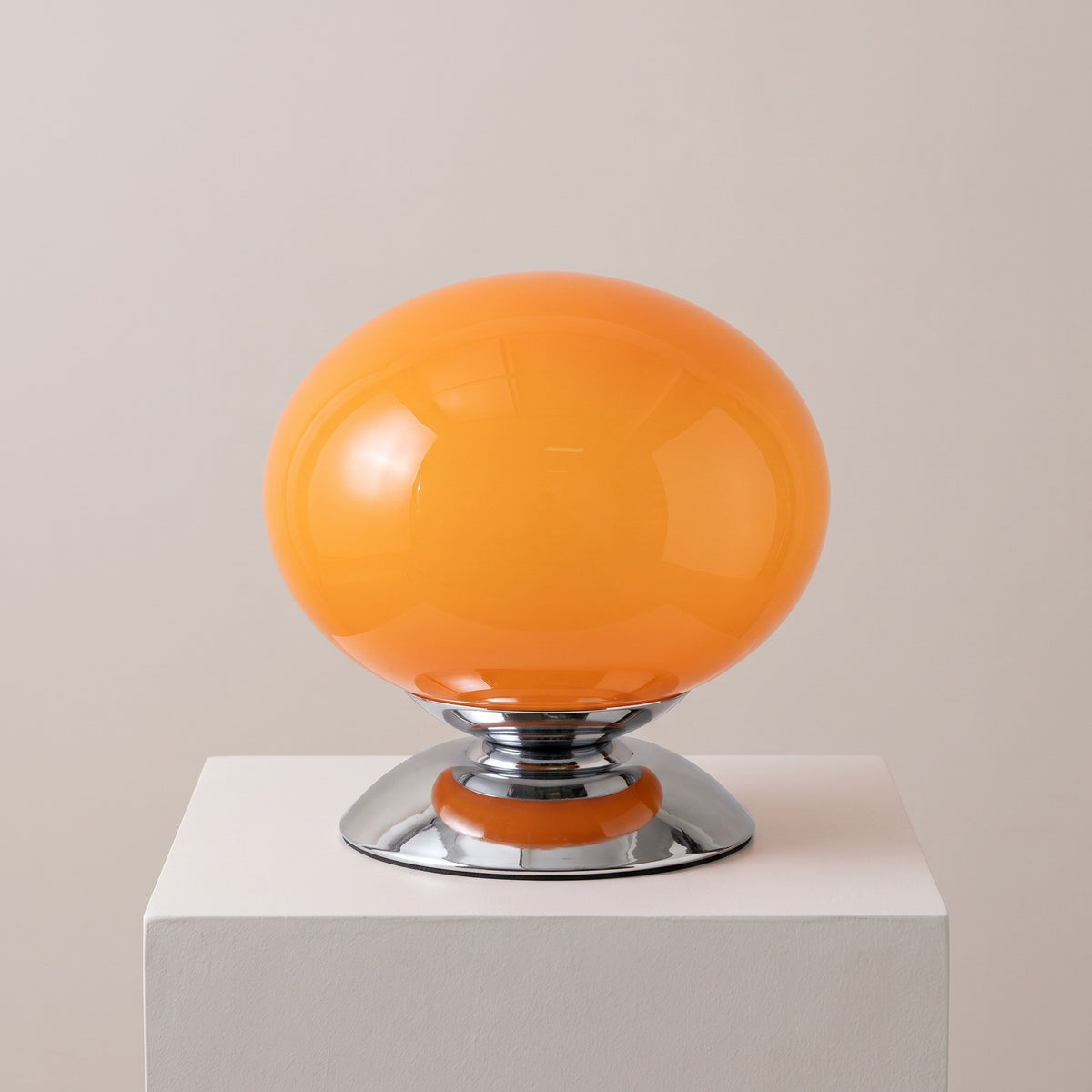 Pastelle glass globe table lamp in tangerine